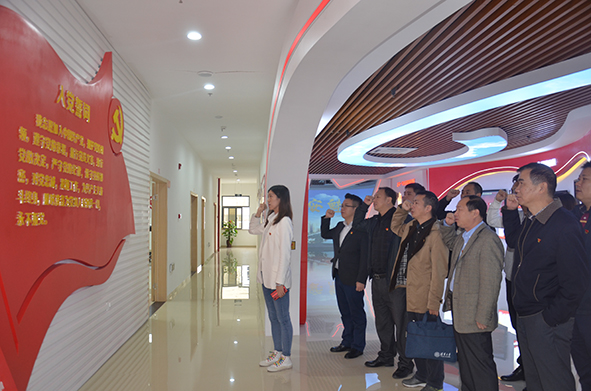 不忘初心跟党走——参观福兴经济开发区政治生活馆